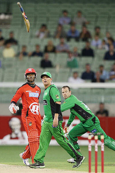 Warne banned after ugly spat with Samuels