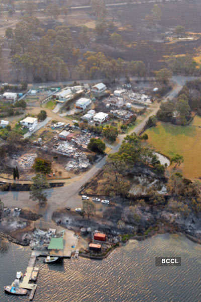 Australian wildfires destroy homes and buildings