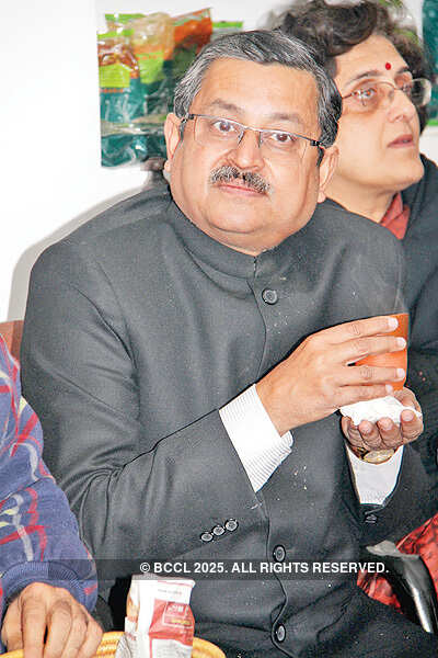 Baat cheet around a bonfire