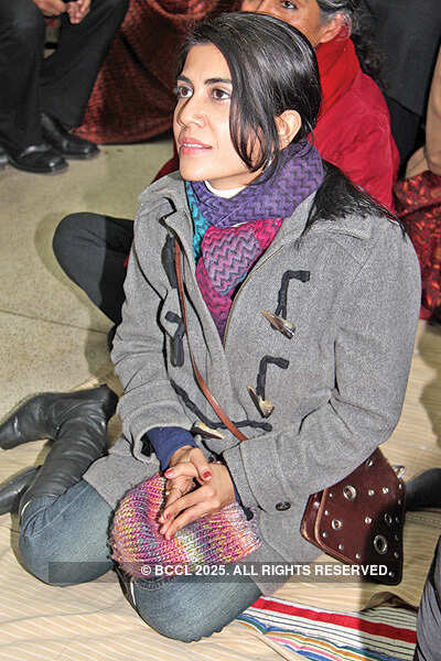 Baat cheet around a bonfire