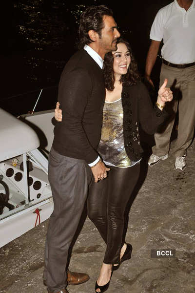 Hrithik celebrates b'day on yacht!