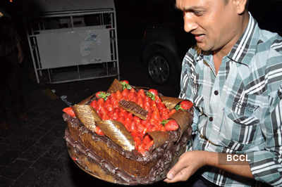 Hrithik celebrates b'day on yacht!