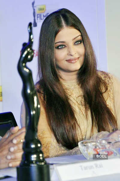 Ash @ Filmfare awards meet