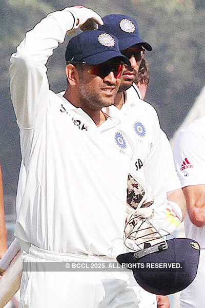 Dhoni should quit T20 captaincy: Dravid