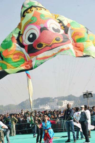 Modi at International Kite Festival 