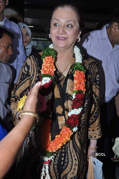Dilip saab, Saira return from 'Hajj'