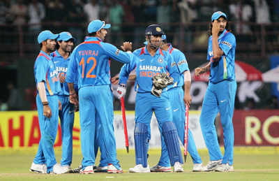 Ind thrash Eng by 127 runs, level series 1-1