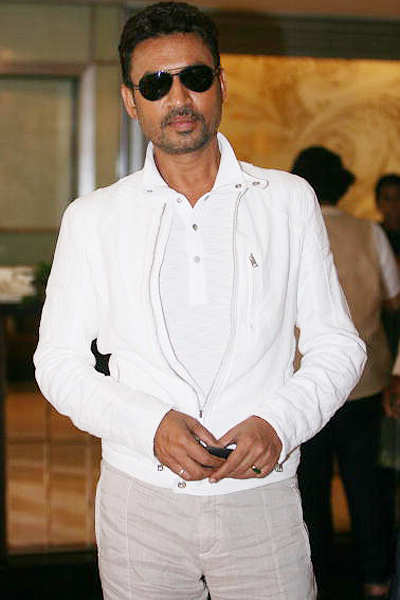 Irrfan Khan injured, admitted to hospital