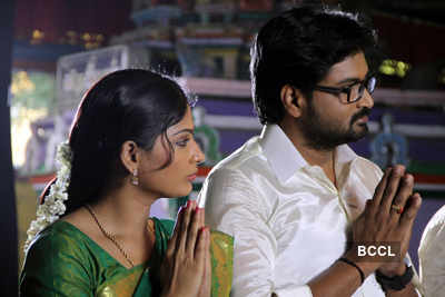 Senthil in a still from the Tamil movie 'Vennila Veedu'