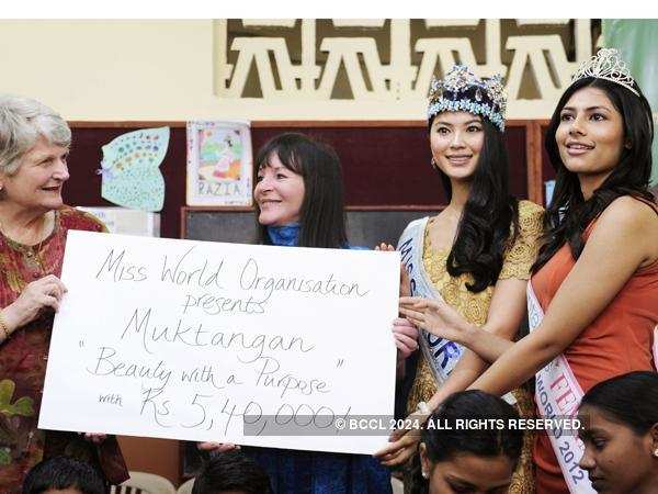 Vanya Mishra, Miss India World 2012, Julia Morley, Miss World Chairperson and Miss World Wenxia Yu donating a huge amount for the kids at Muktangan school in Mumbai.  (BCCL/Prathamesh Bandekar)