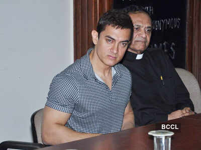 Aamir Khan @ KEM Hospital