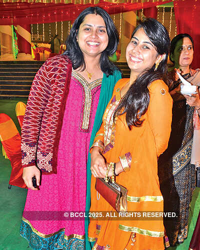 Welcome with a dance 