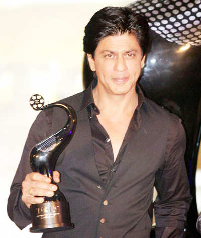 SRK unveils TOI film awards