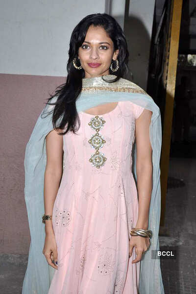 Sallu, Rekha watch 'Vishwaroop'!