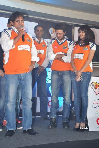 Riteish introduces CCL team