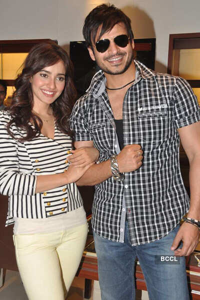 Vivek promotes 'Jayantabhai..'