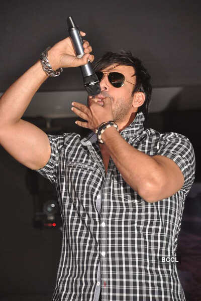 Vivek promotes 'Jayantabhai..'