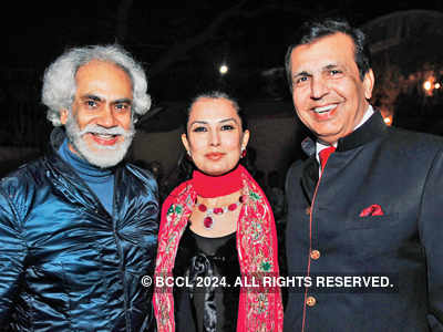 Rohit Bal and Gauri Bajoria host party for friends