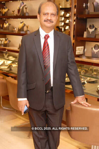 Sonali, Goldie at Batukbhai Jwellers