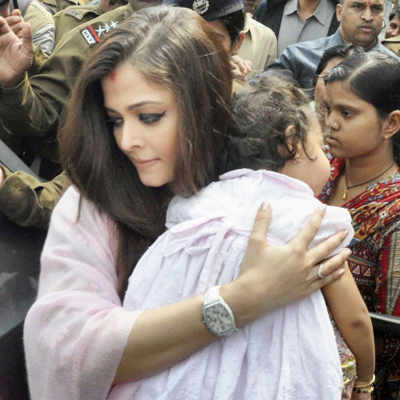 Ash, Aaradhya @ airport!