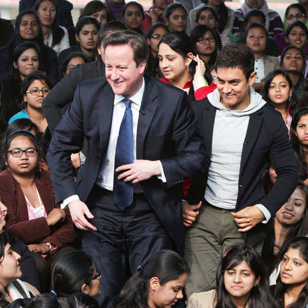 Aamir, Cameron interact with students