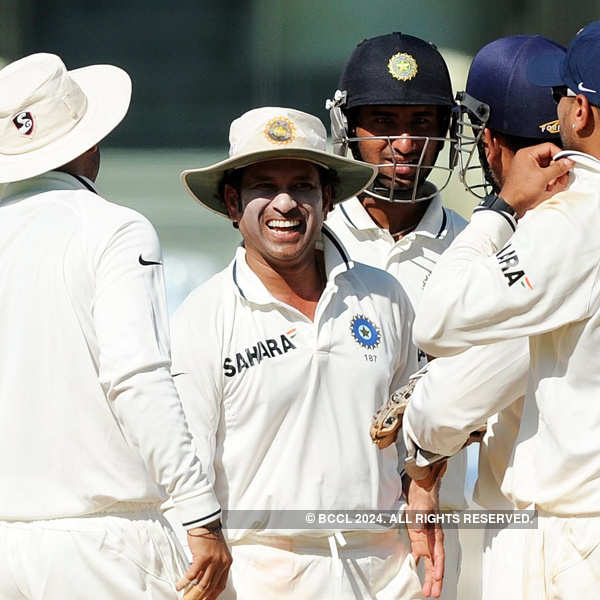India thrash Aus, take 1-0 lead
