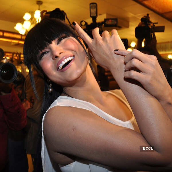 Veena gets kissed on her b'day!