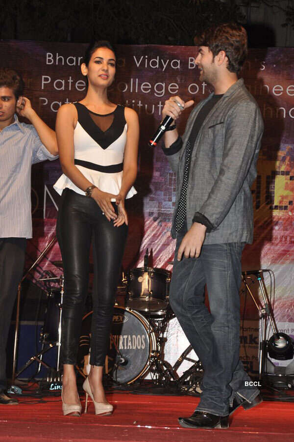 Neil, Sonal promote '3G'