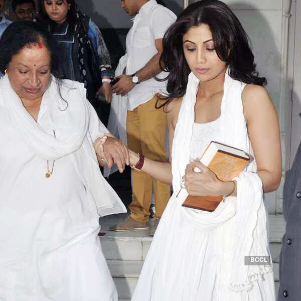Prayer meet of Sonu Nigam's mother