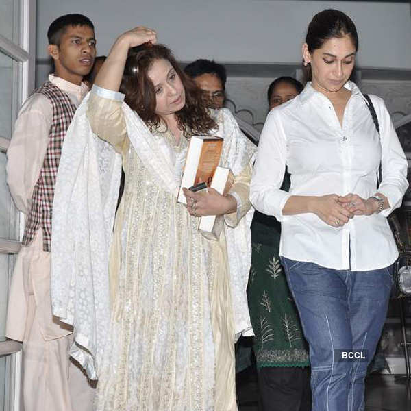 Prayer meet of Sonu Nigam's mother