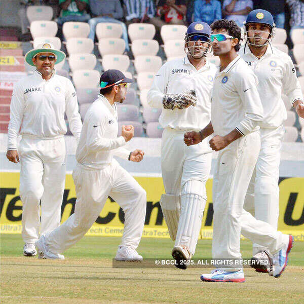 India crush Aus to go 2-0 up