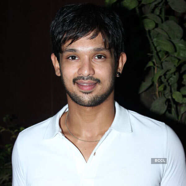 First look: 'Vallinam'