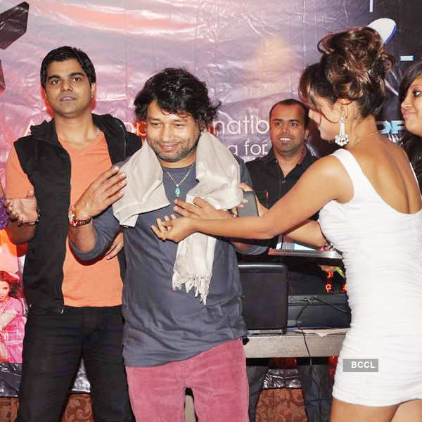 Kailash Kher gets felicitated