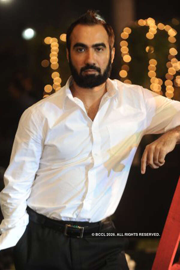 Film shoot: 'Bhajate Raho'