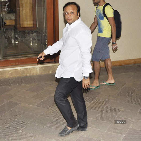 Celebs visit Dutt residence 