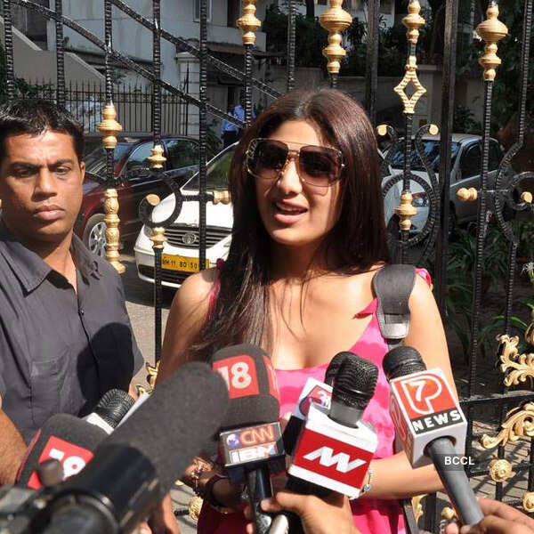 Shilpa visits Sanjay Dutt