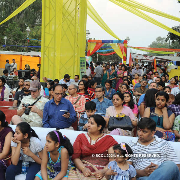 Times Raasrang Holi Utsav