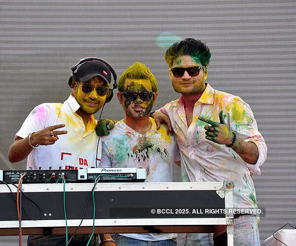 Kolkata celebrates Holi