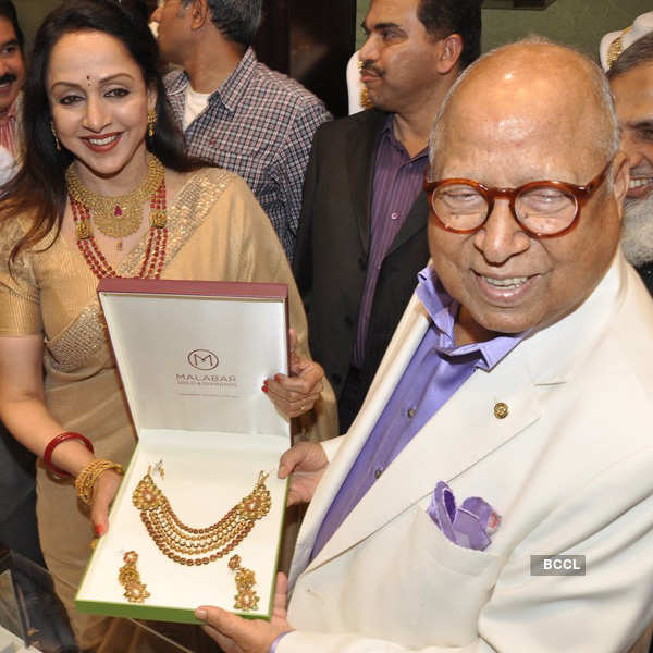 Hema Malini inaugurates jewellery store