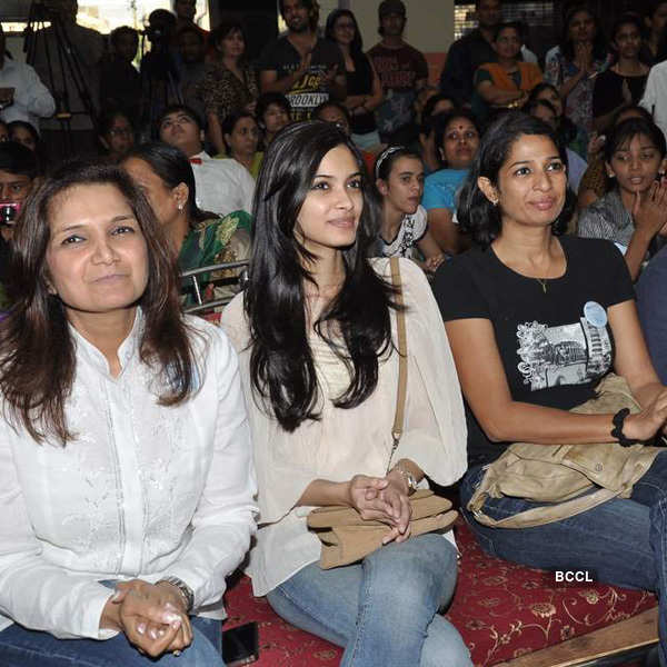 Diana attend 'Priyanj' school event