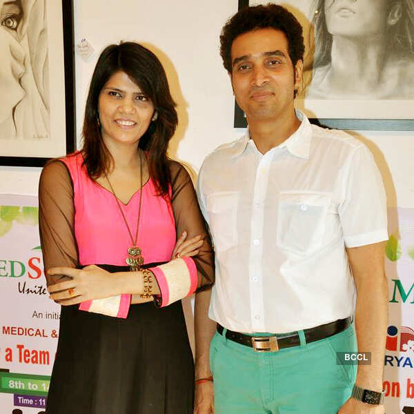 Nagma graces art exhibition