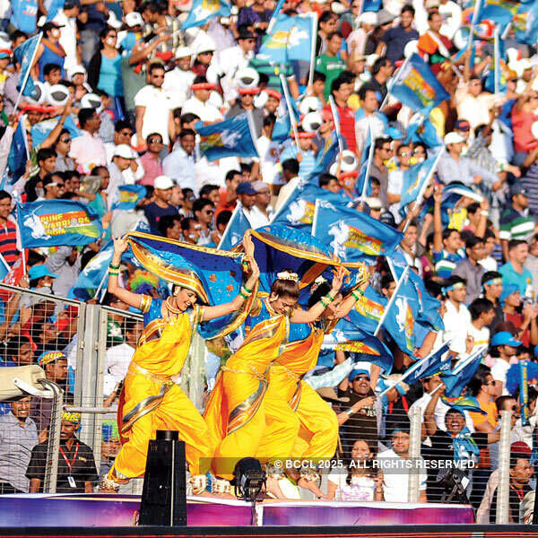 Preity Zinta dazzles in red!