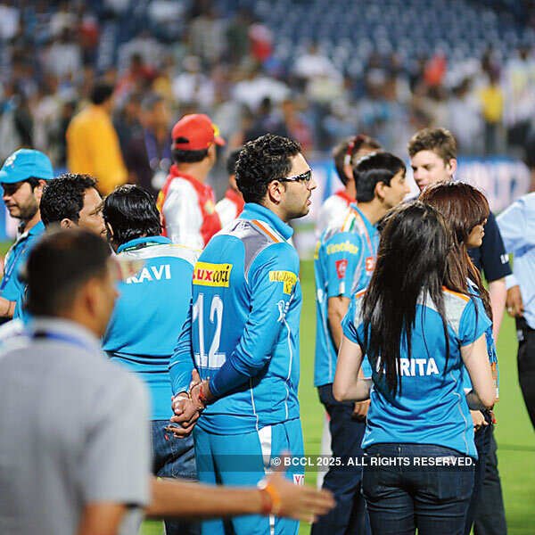 Preity Zinta dazzles in red!