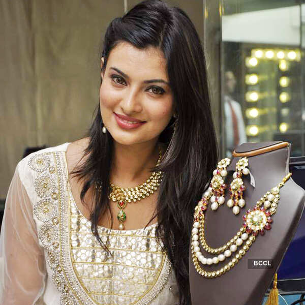 Sayali launches jewellery collection