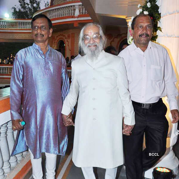 Mangeshkars @ awards event