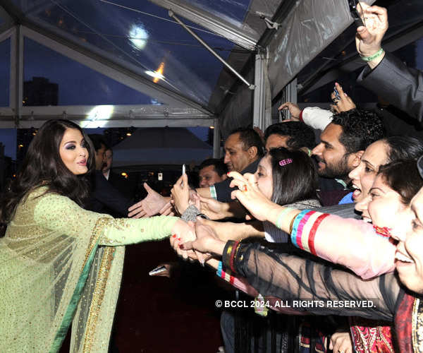 Vega Fashion Mom: Aishwarya Rai Bachchan and Bollywood Celebrities at TOIFA  Awards Red Carpet 2013