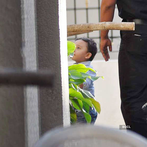 Media throngs Dutt's residence