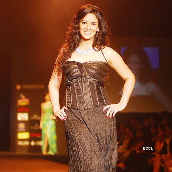 MMS tremors hit Mona & Vidyut's relationship