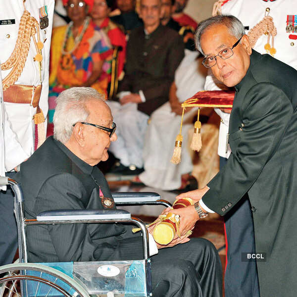 Celebs do the other Padma asana in Delhi