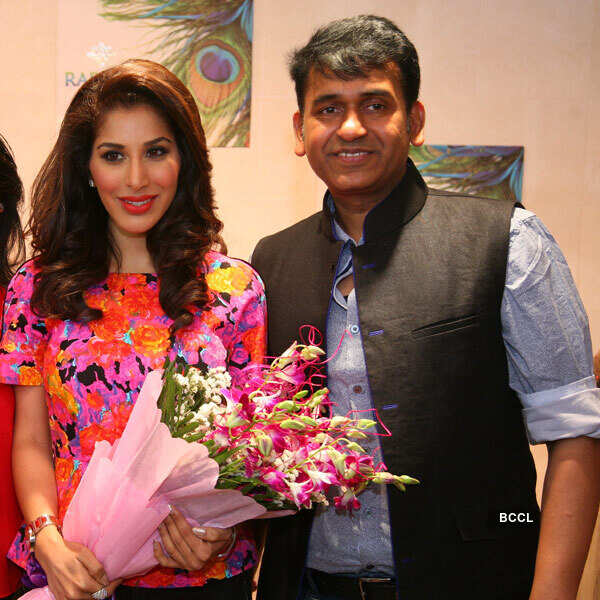 Sunny Leone at a designer store Rabhya
